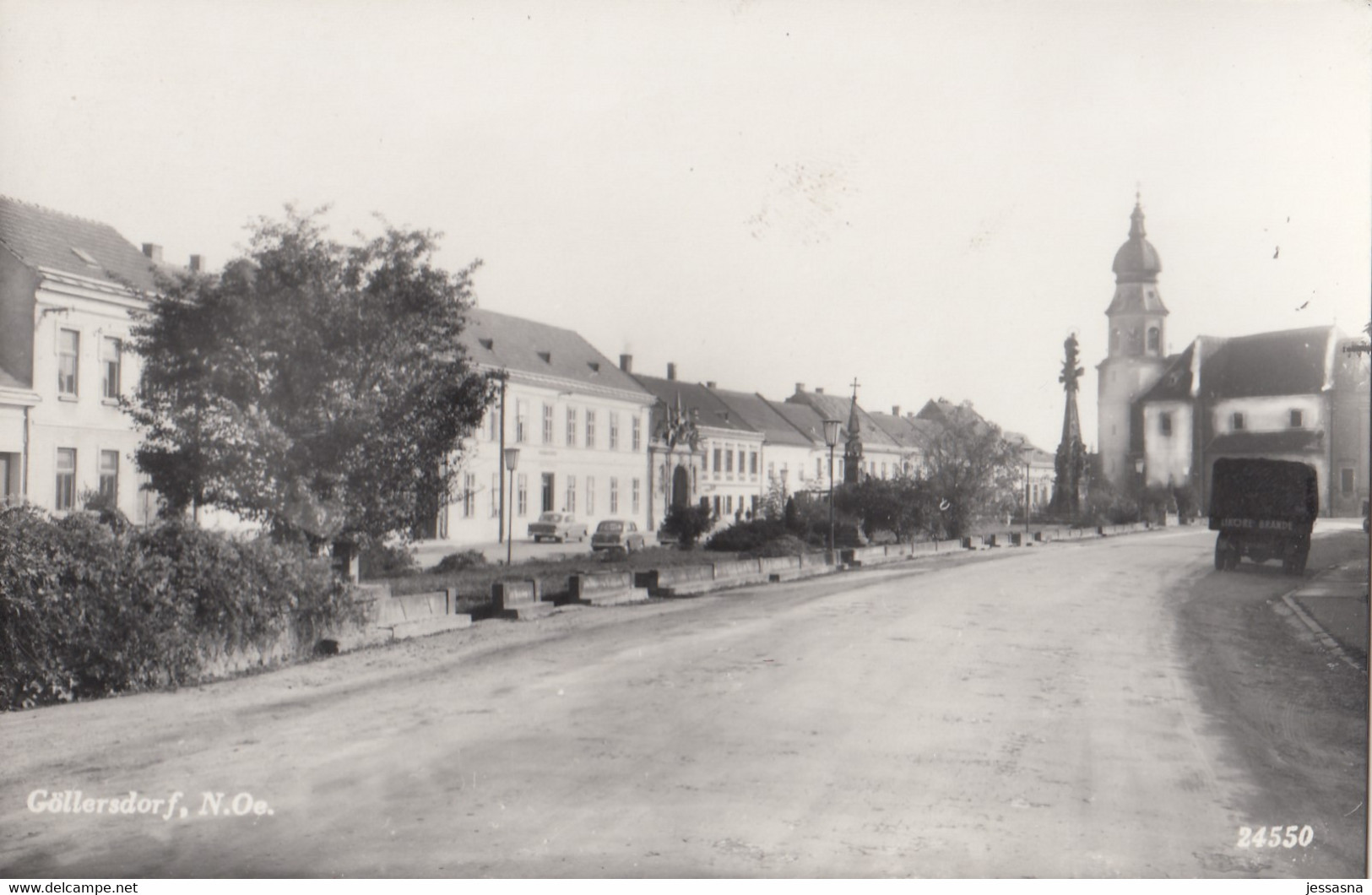 AK - GÖLLERSDORF (Hollabrunn) - Ortsstrasse Mit Häuserzeile Im Ortskern 1950 - Hollabrunn