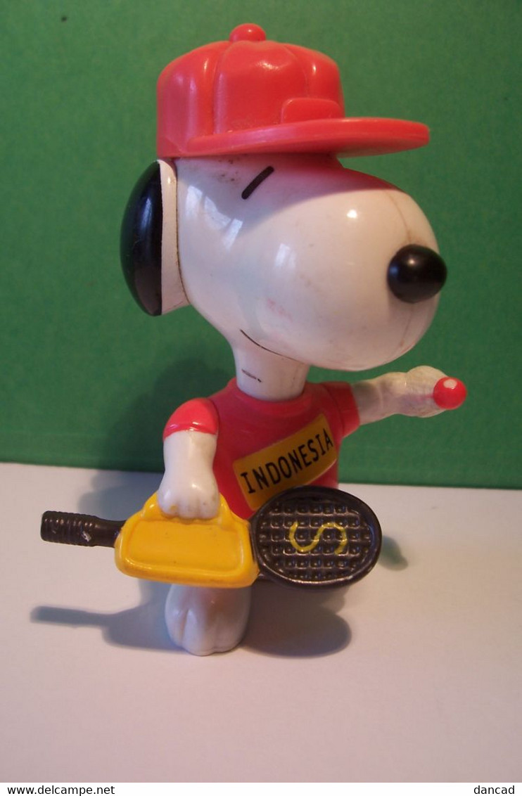 SNOOPY  -TENNIS  INDONESIA -  Mc DONALD'S 1999 - ( Articulé ) - Snoopy