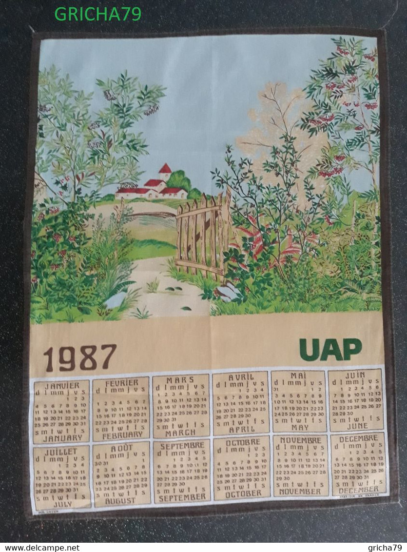 LINGE DE MAISON - TORCHON CALENDRIER 1987 - PETIT VILLAGE ET SON CLOCHER - Autres & Non Classés