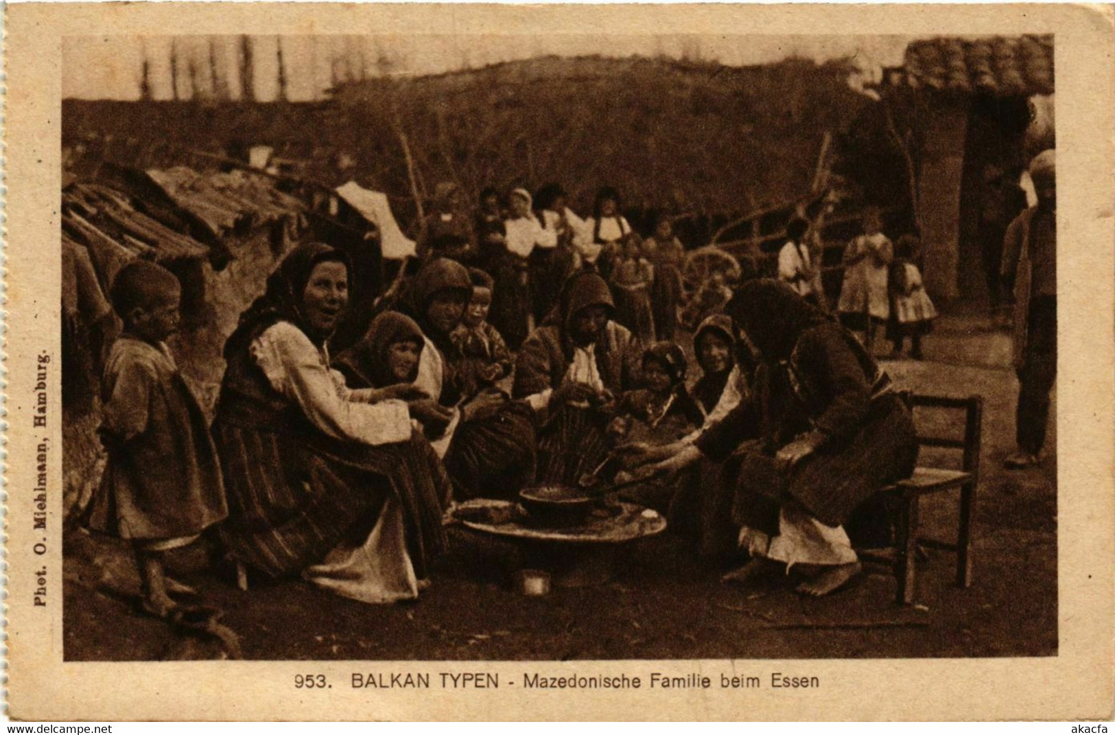 CPA AK Balkan Typen. Familie Beim Essen MACEDONIA SERBIA (709369) - North Macedonia