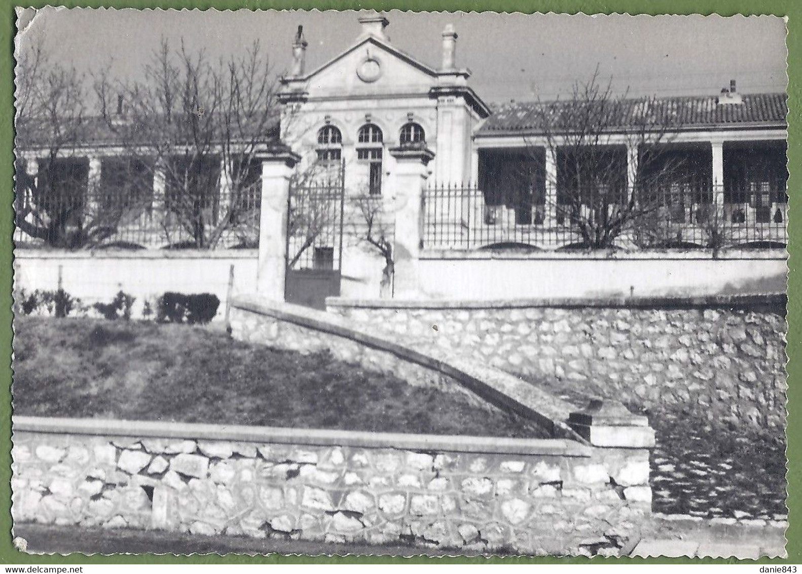 CPSM GF Vue Rare - VAUCLUSE - CADENET - LES ÉCOLES - Photo Tavernese Yvan - Cadenet