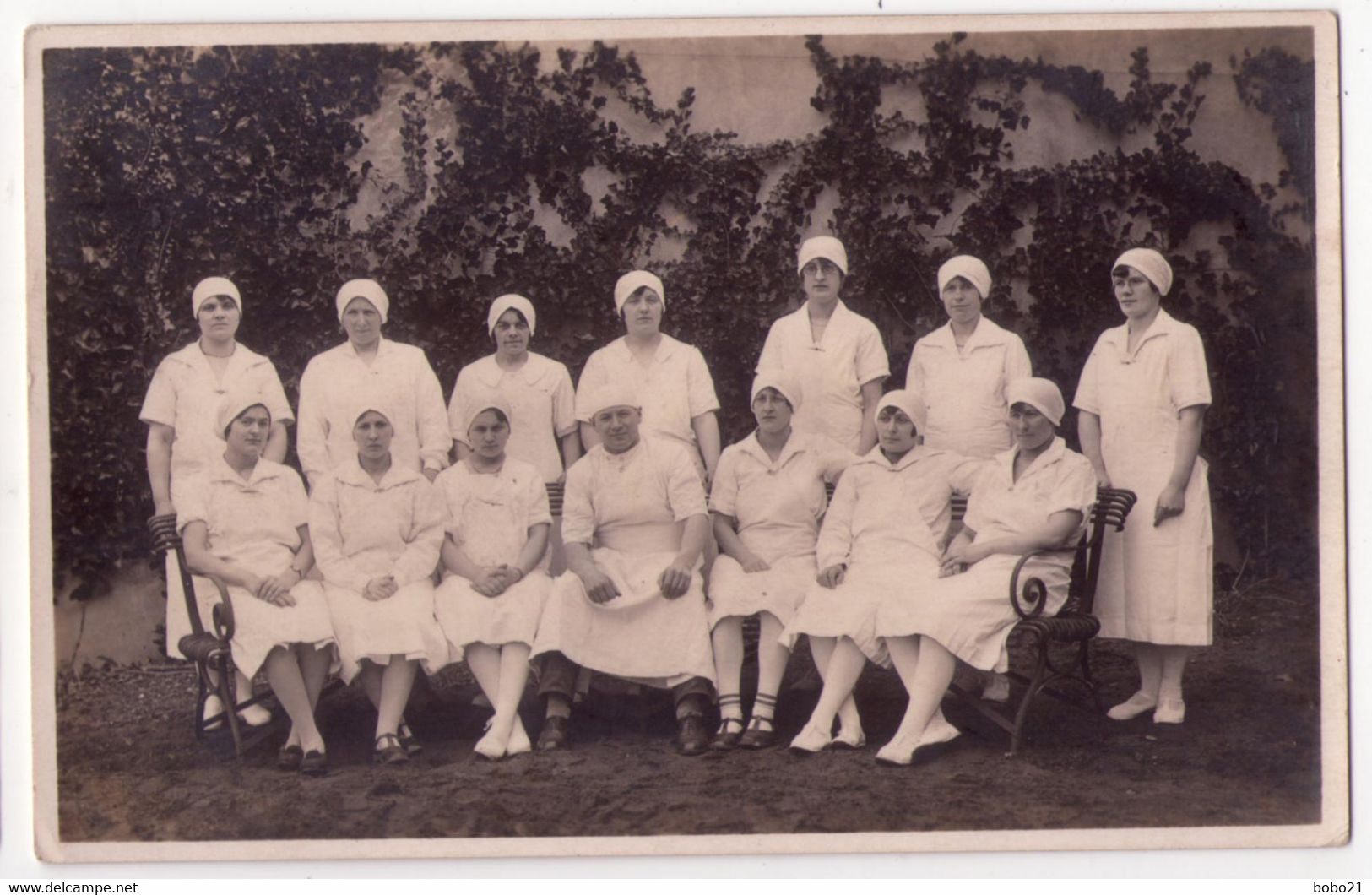 8730 - Carte Photo Sans Titre - Un Groupe D'infirmières Entourant Leur Médecin - - Santé