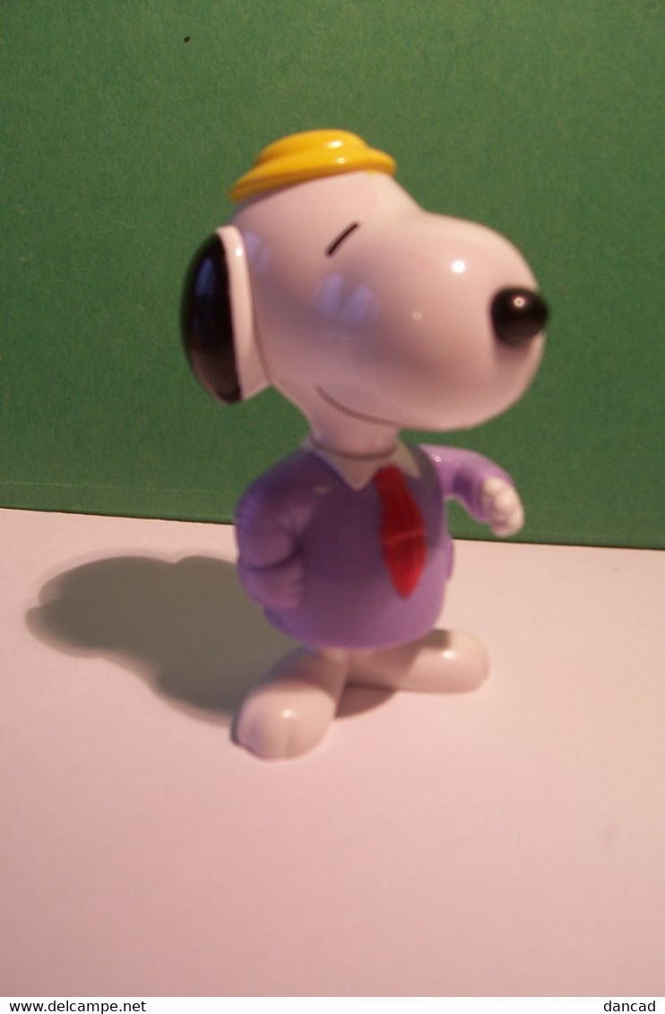 SNOOPY - LA CLASSE    -  Mc DONALD'S 1999 - ( Articulé ) - Snoopy