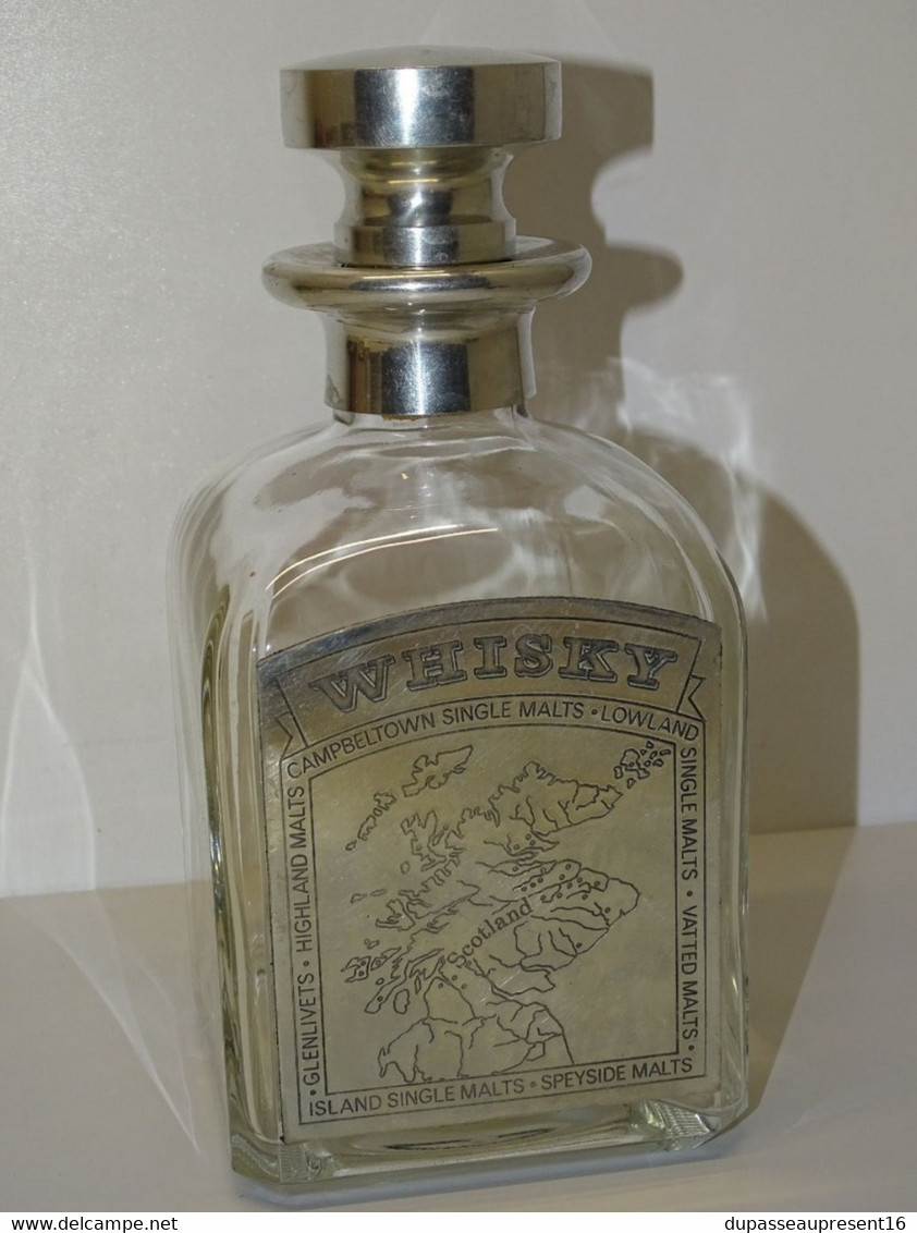 JOLIE BOUTEILLE WHISKY VERRE ET PLAQUE ETAIN Du MANOIR Avec Son Bouchon - Whisky