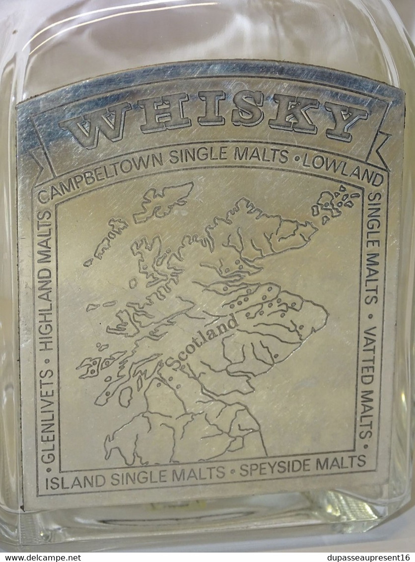 JOLIE BOUTEILLE WHISKY VERRE ET PLAQUE ETAIN Du MANOIR Avec Son Bouchon - Whisky