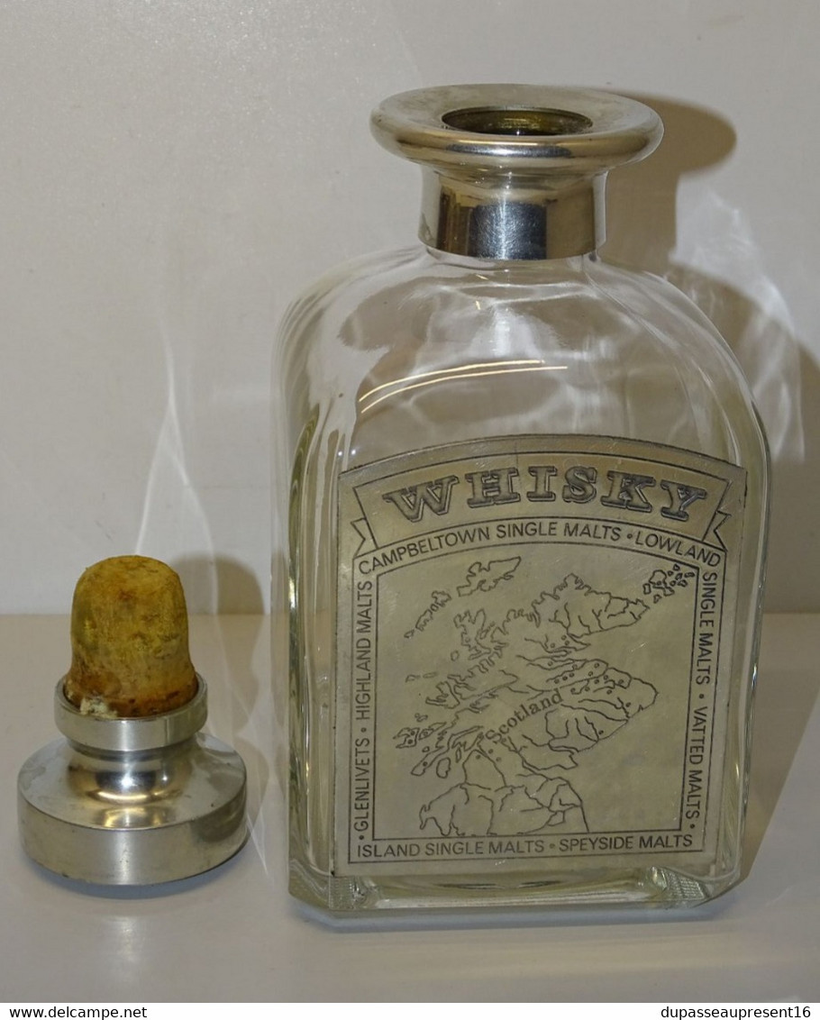 JOLIE BOUTEILLE WHISKY VERRE ET PLAQUE ETAIN Du MANOIR Avec Son Bouchon - Whisky