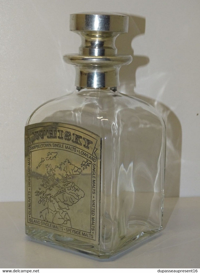 JOLIE BOUTEILLE WHISKY VERRE ET PLAQUE ETAIN du MANOIR avec son bouchon