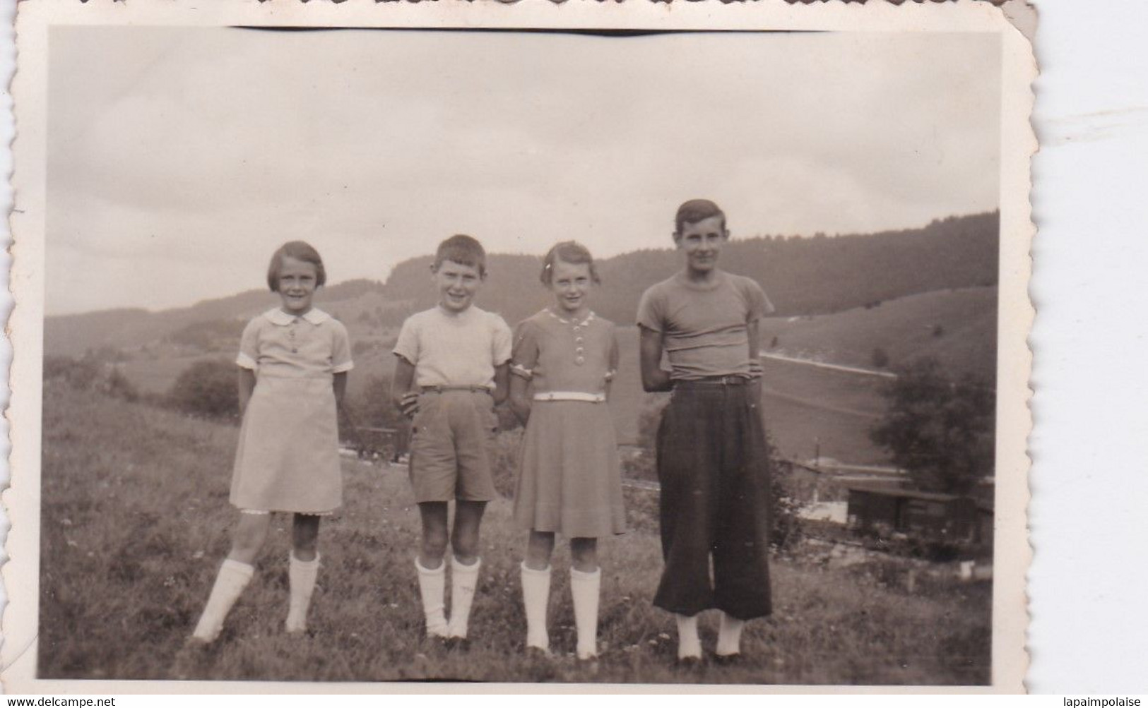 Photo De Particulier Doubs Maisons Du Bois Lievremont  1942  Groupe De Jeune Réf 4069 - Places