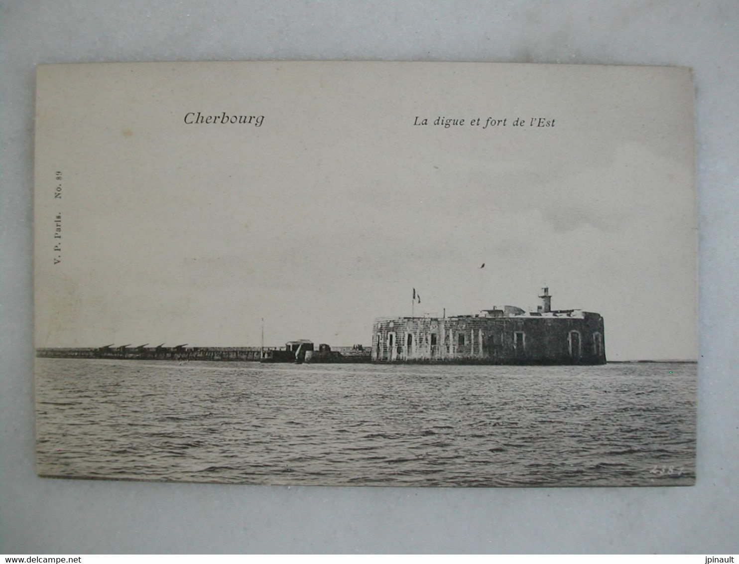 MILITARIA - CHERBOURG - La Digue Et Fort De L'Est - Caserme