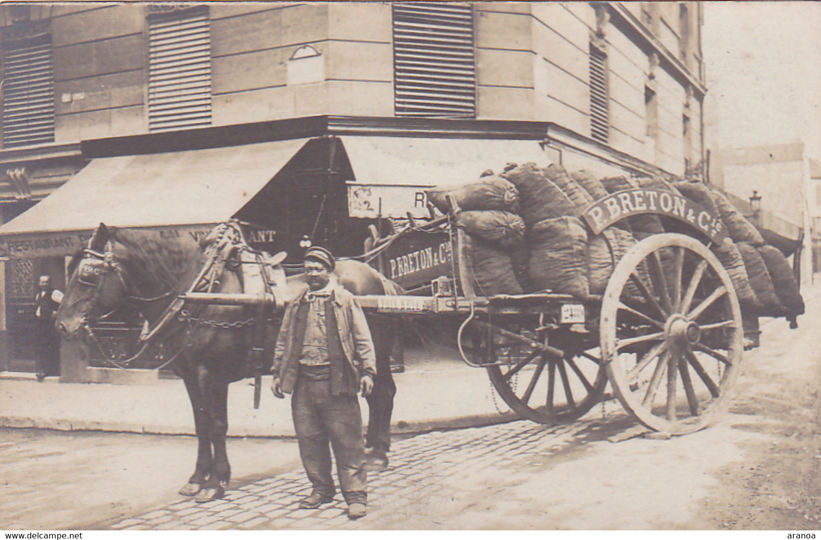 Très Bel Attelage/Cheval Devant Un Restaurant -- P.Breton & Cie -- Sacs De Charbon(?)  --- 3571 - A Identificar