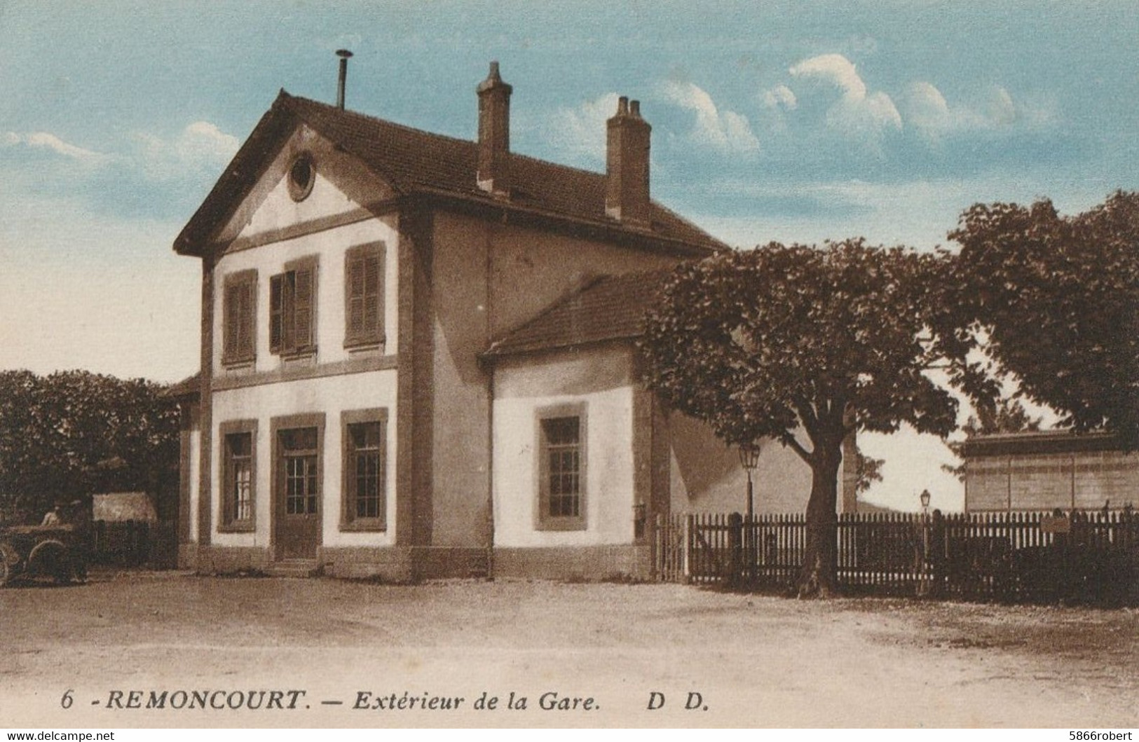 CARTE POSTALE ORIGINALE ANCIENNE : REMONCOURT LA GARE EXTERIEUR ANIMEE VOSGES (88) - Gares - Sans Trains