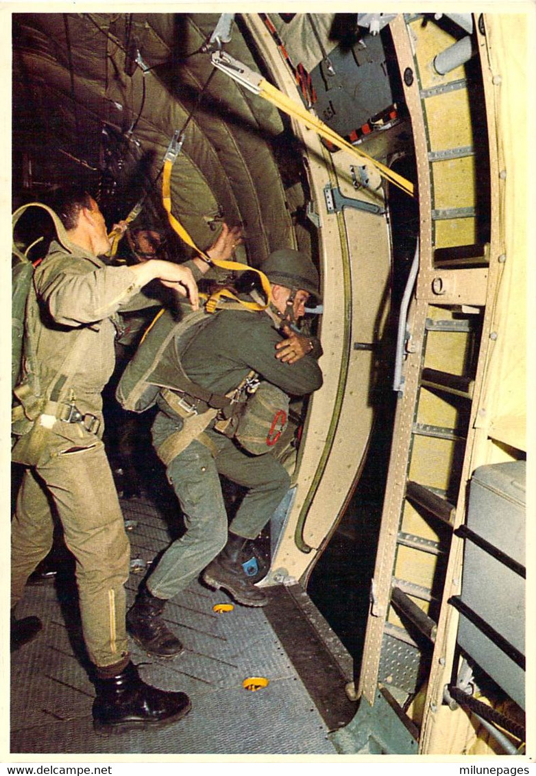 Soldat Parachutiste En Sortie Automatique Saut De Nuit à Bord D' Un Transall  Carte Grand Format 12.5x17.5 Segalen 42 - Paracaidismo