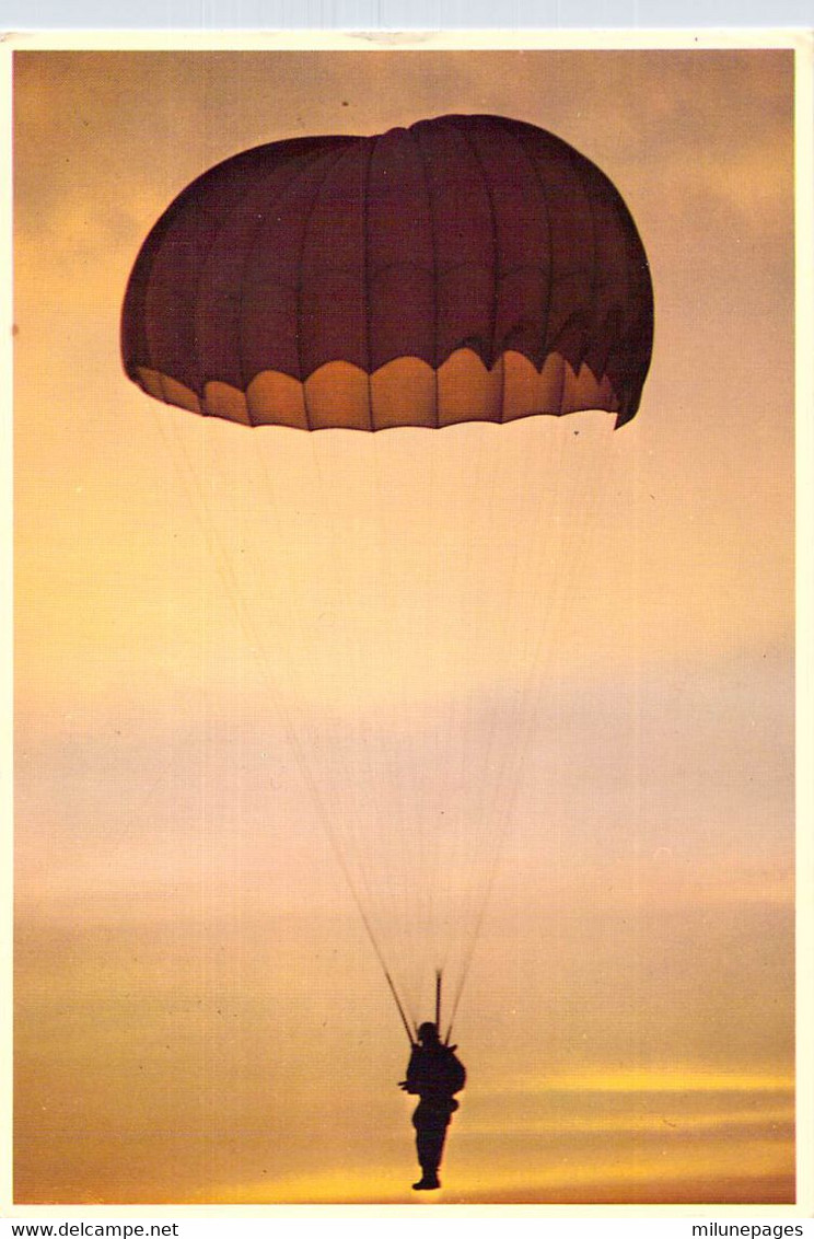 Soldat Parachutiste En Coucher De Soleil Depuis Un Transall C.160 Carte Grand Format 12.5x17.5 Segalen 84 - Parachutting
