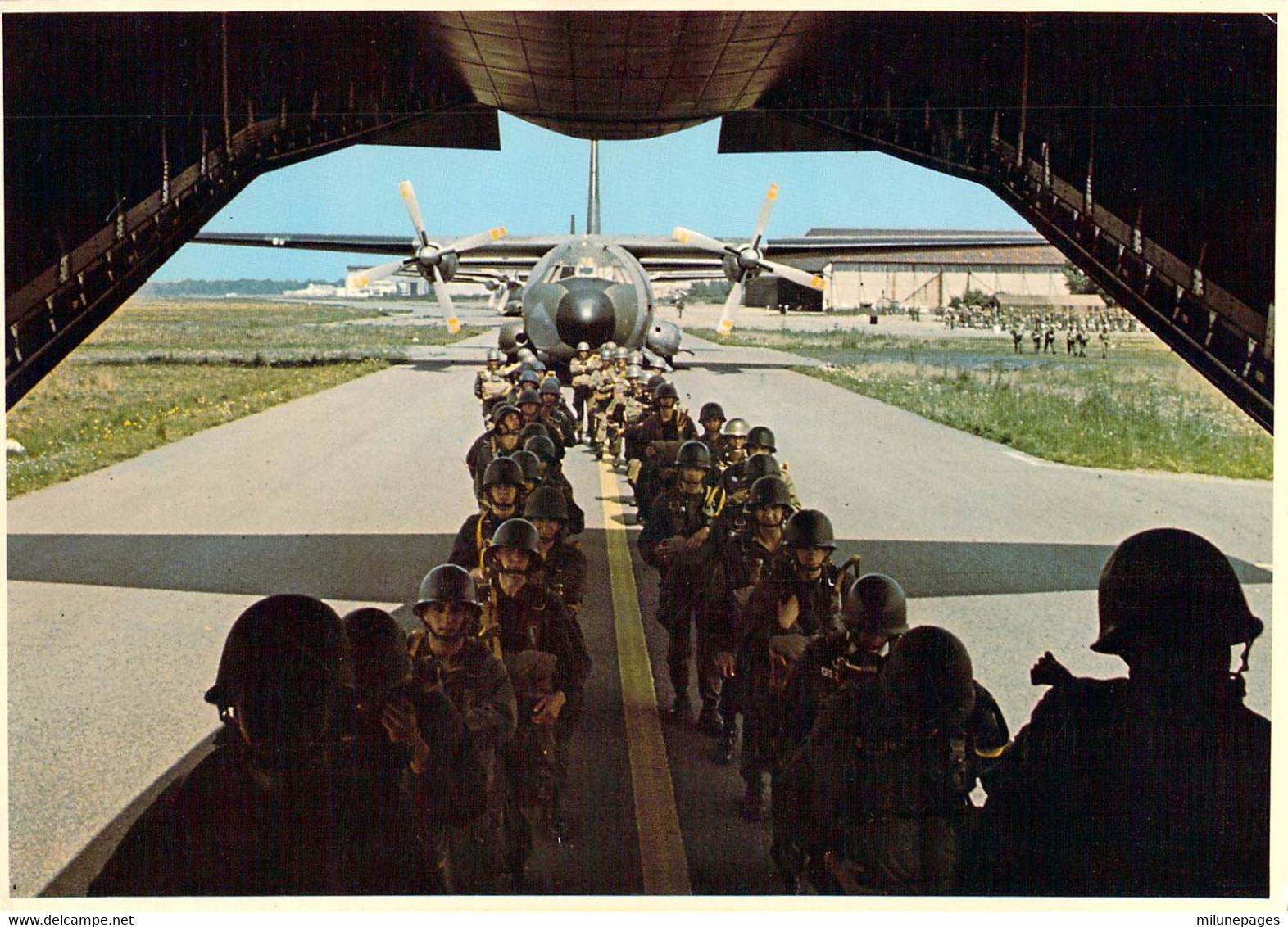 Embarquement De Soldats Parachutistes Dans Un Transall C.160 Carte Géante 21x15 Segalen 165 - Paracadutismo