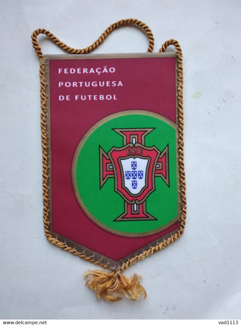 Official Pennant Of The Portuguese Football Federation (small) - Autres & Non Classés