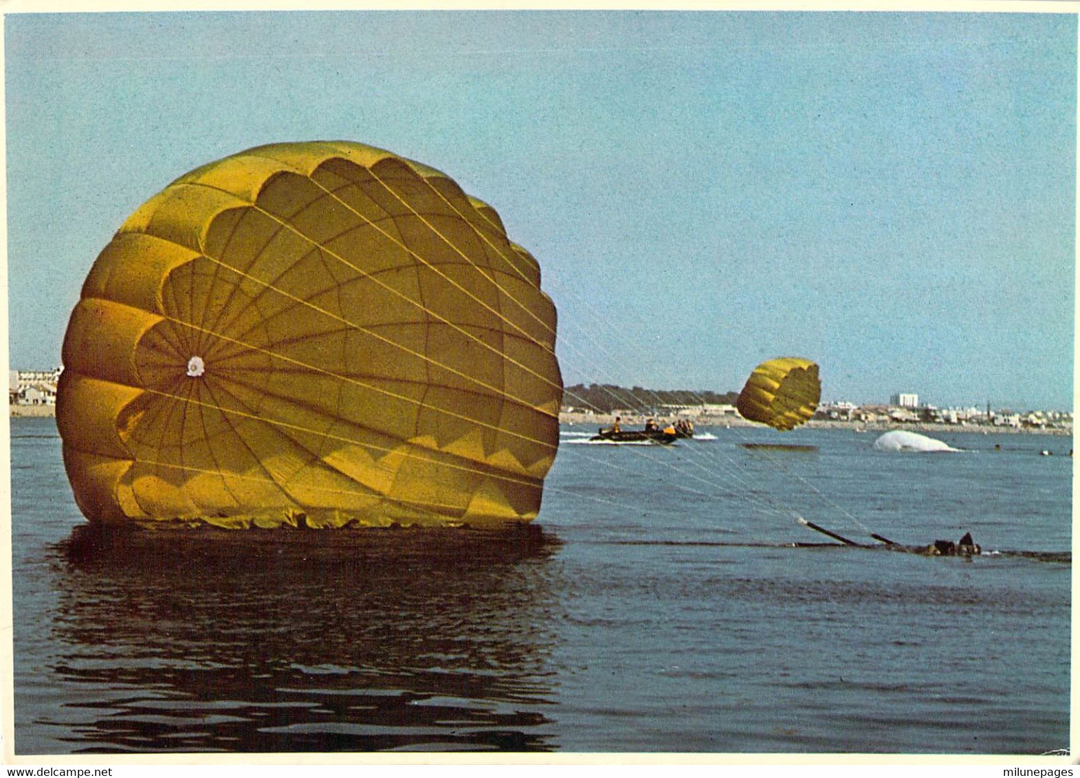 Soldats Parachutistes Lors D'un Saut En Mer Carte Géante 21x15 Segalen 170 - Paracaidismo