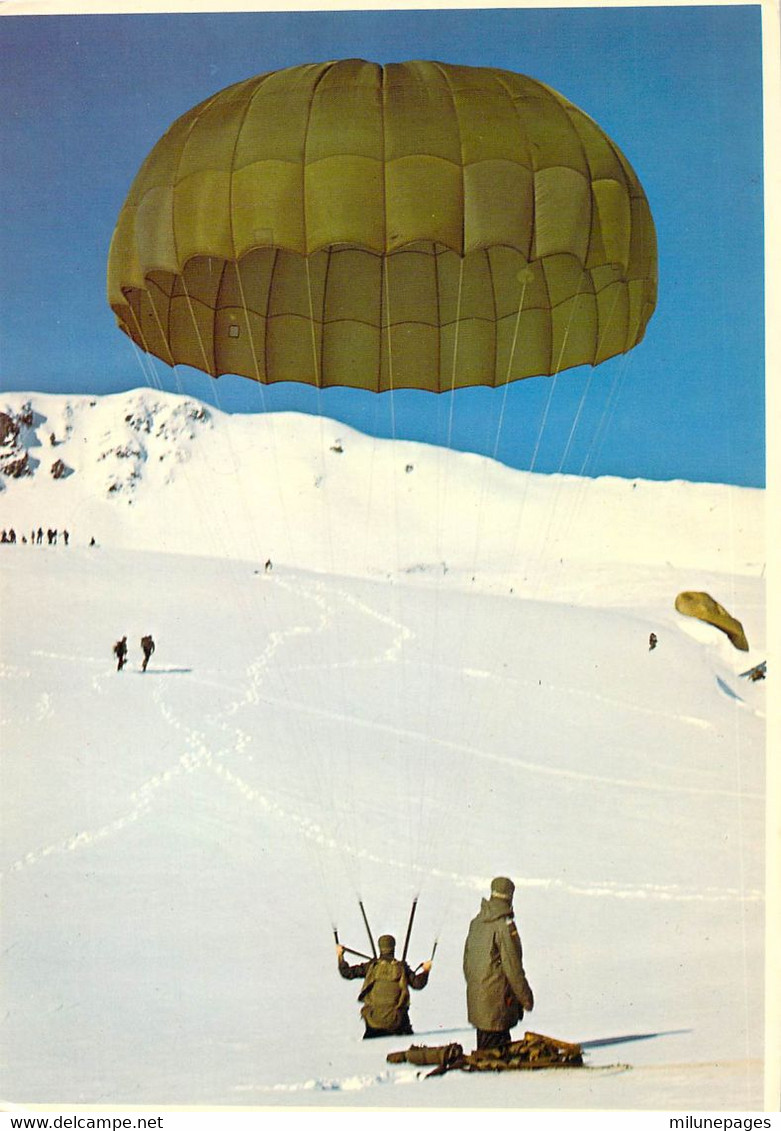 Soldats Parachutistes à L'arrivée Au Sol En Saut Sur Neige Carte Géante 21x15 Segalen 162 - Paracaidismo