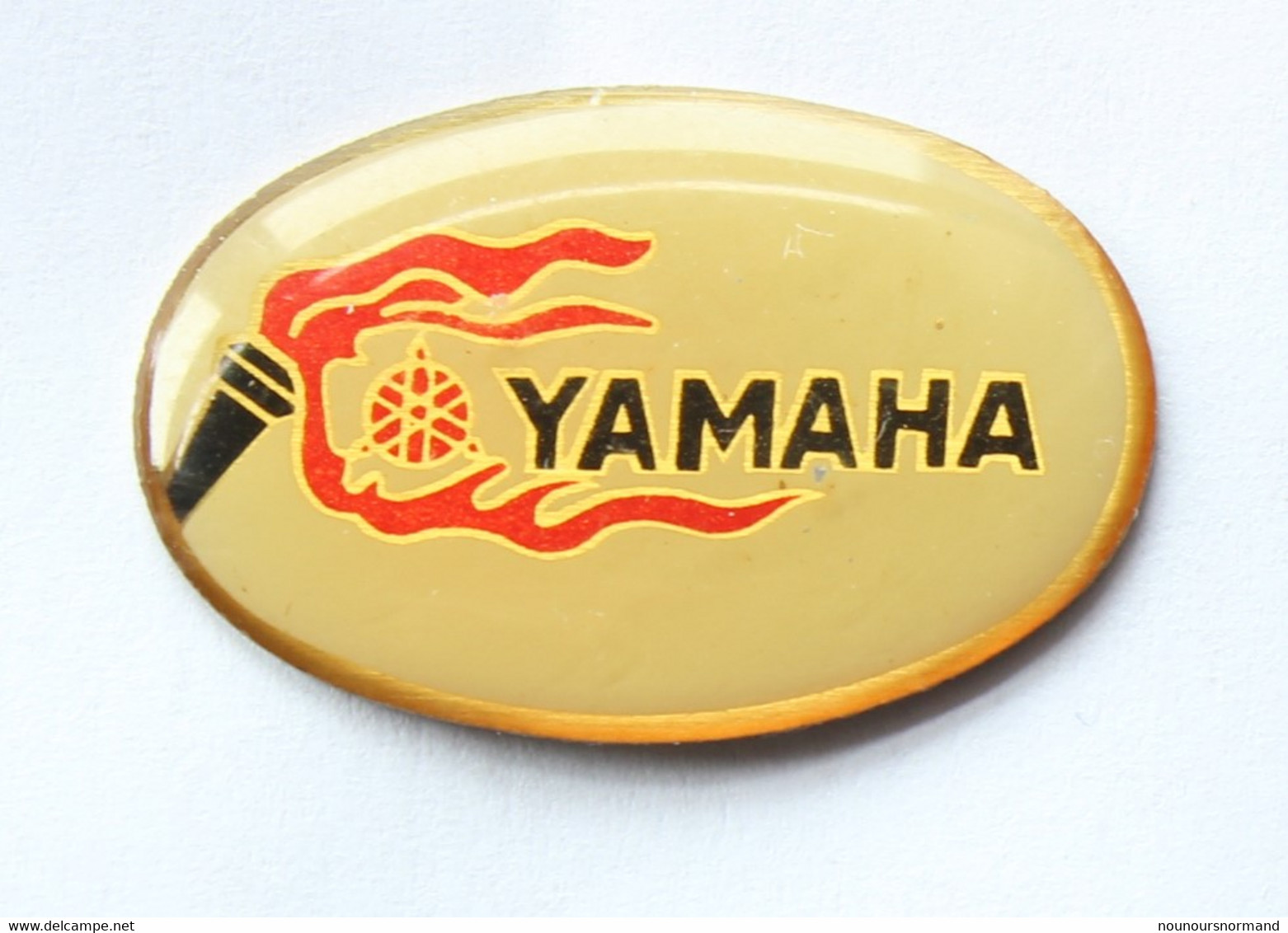 Pin's YAMAHA - Le Logo De La Marque - Torche Et Flamme - K070 - Motos