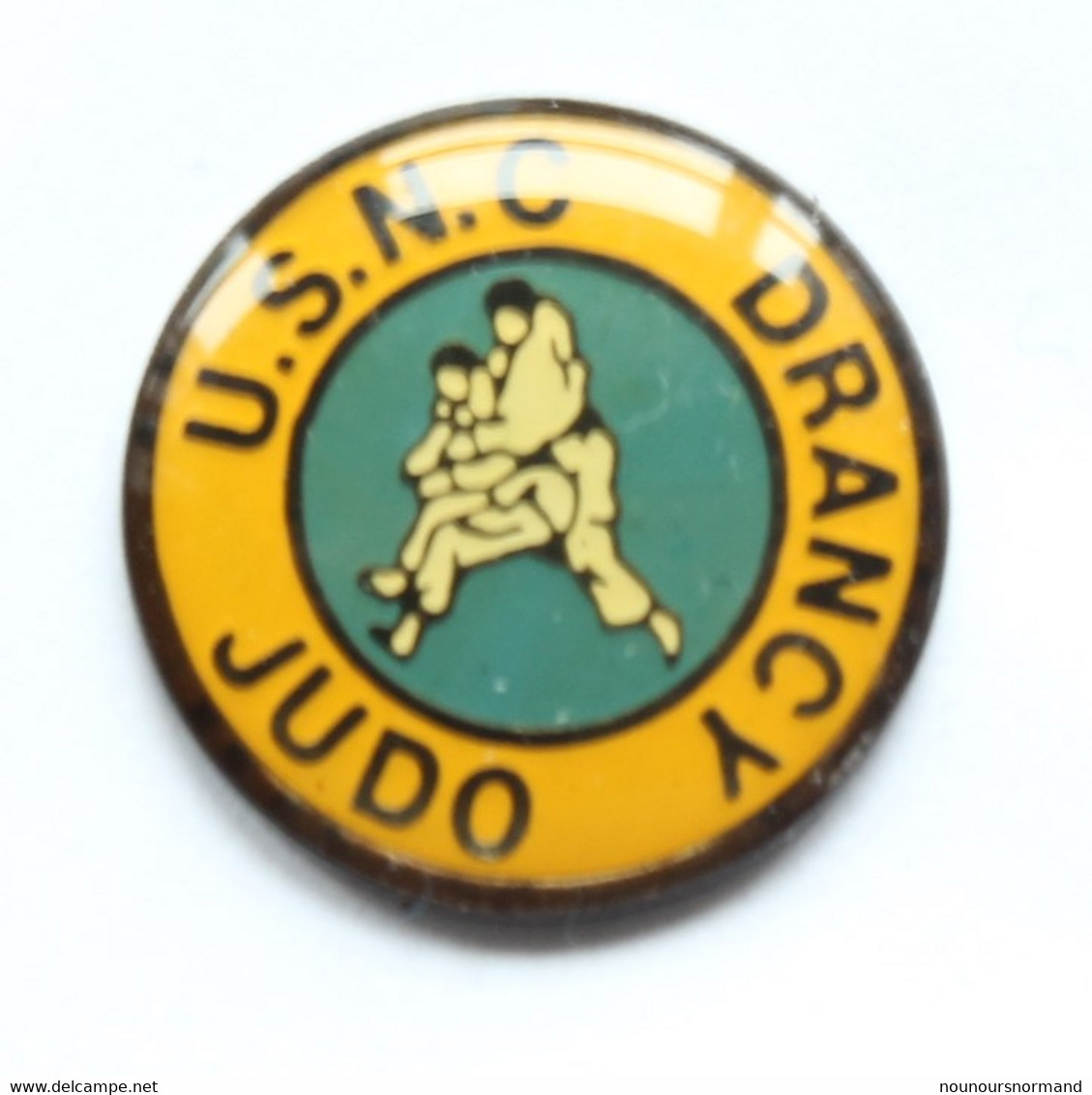 Pin's U.S.N.C JUDO - Union Sportive Du Nord Des Cheminots - DRANCY (93) - Judokas - K094 - Judo