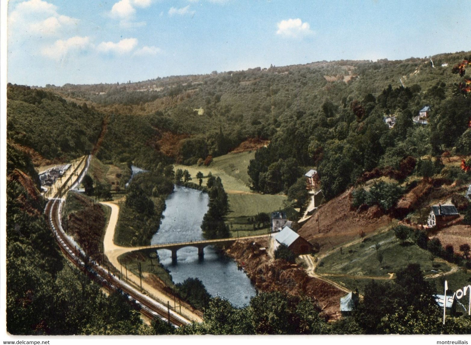 CPM, COMBORN, (19), La Vallée De La Vézère Et La Gare D'Estivaux, écrite, Timbrée, De 1964 - Sonstige & Ohne Zuordnung