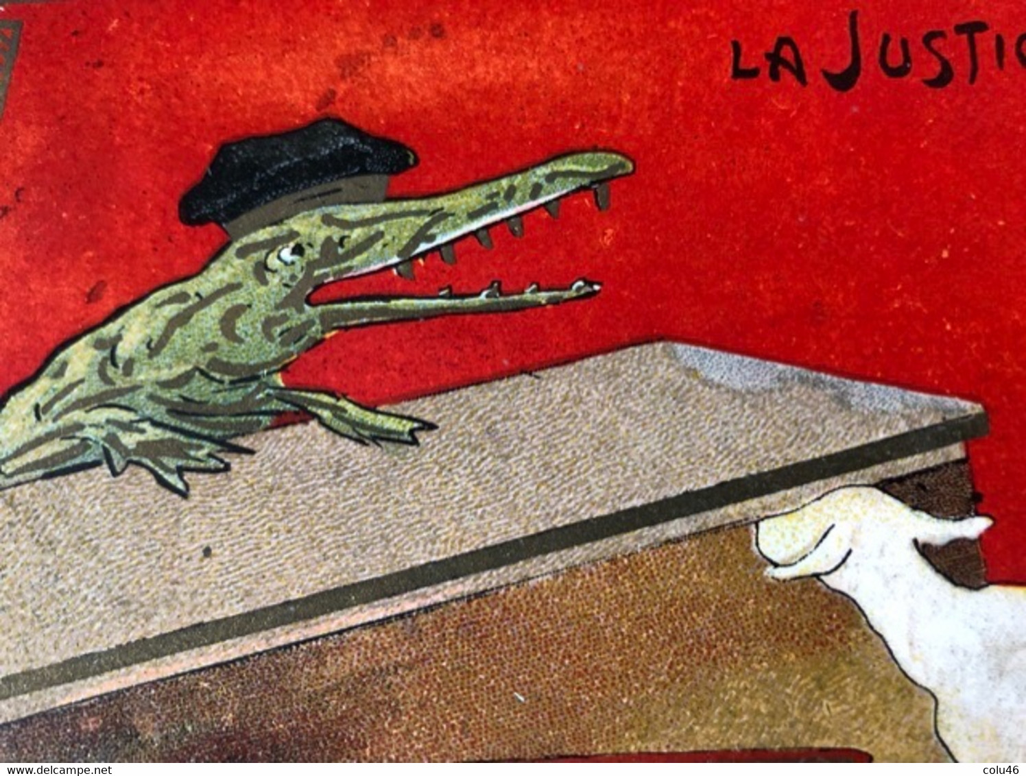 CP Début 1900 Encadrement Art Nouveau  La Justice Juge Crocodile Bonnet De Juge Rechter - Geklede Dieren