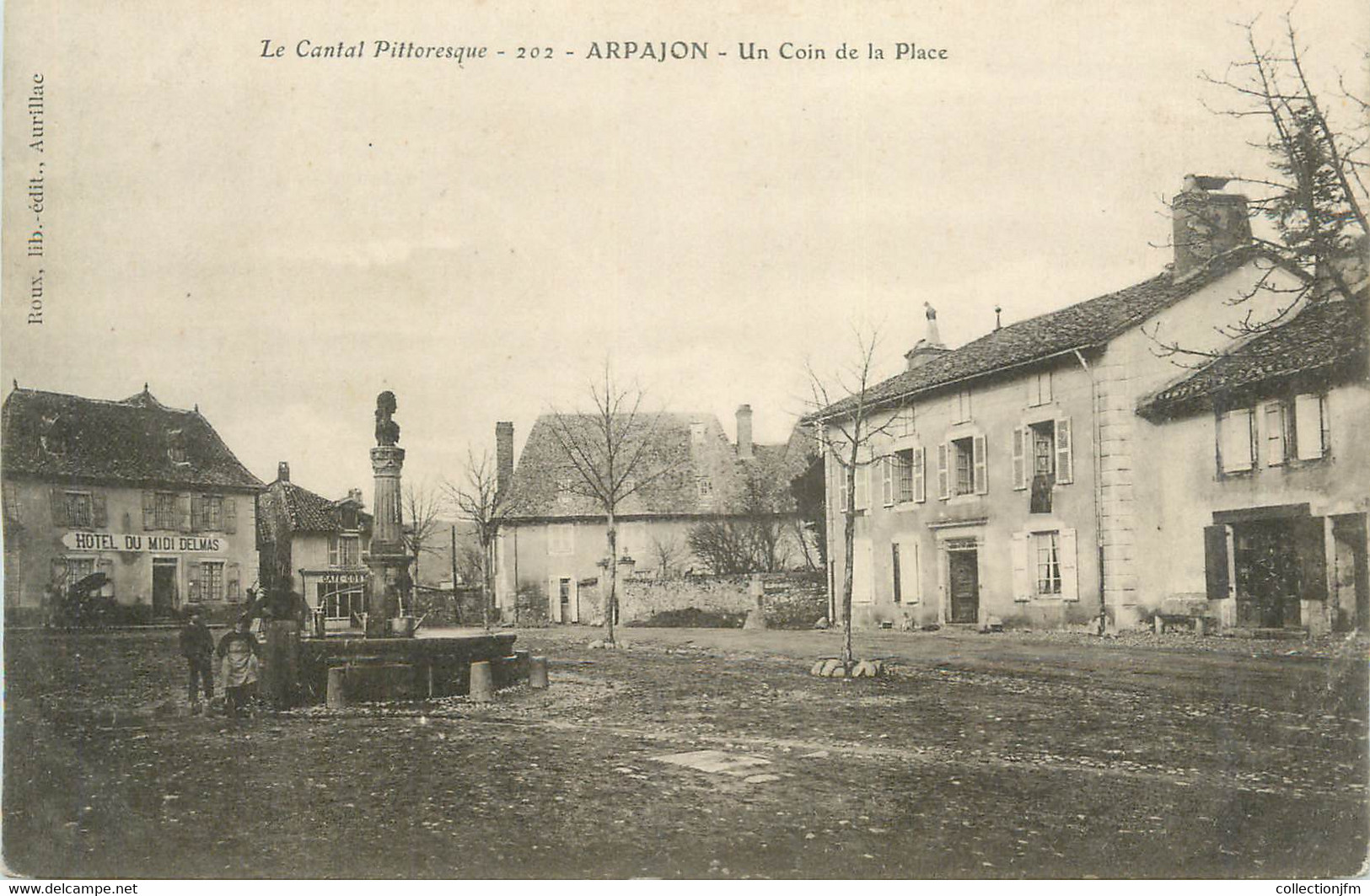 .CPA  FRANCE 15 "Arpajon,  Un Coin De La Place" - Arpajon Sur Cere
