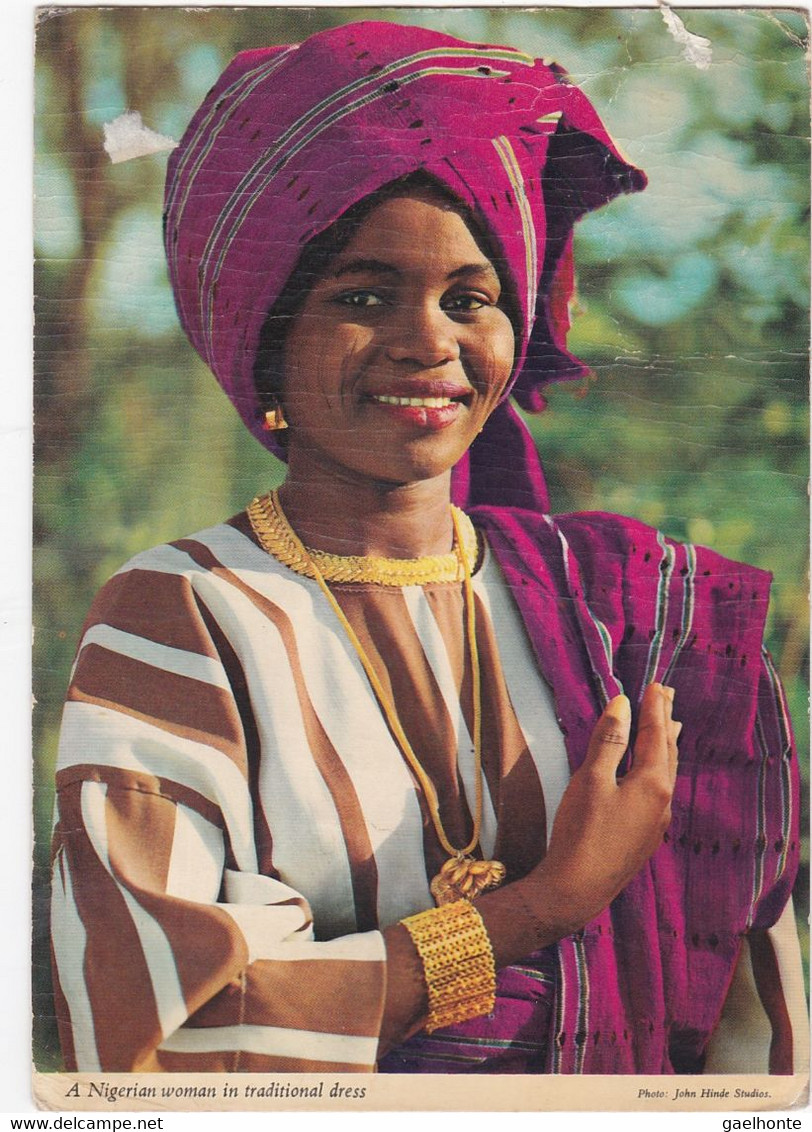 1224 NIGERIA - PORTRAIT D'UNE FEMME EN TENUE TRADITIONNELLE - Nigeria