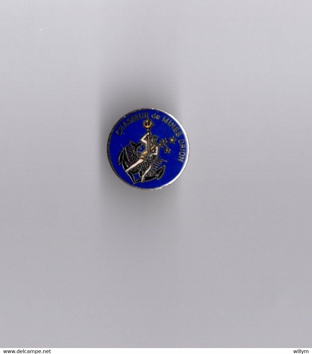 Pin's Armée - Marine / Insigne Chasseur De Mines Orion (EGF Signé Paris Insignes) Diamètre: 1,6 Cm - Militaria