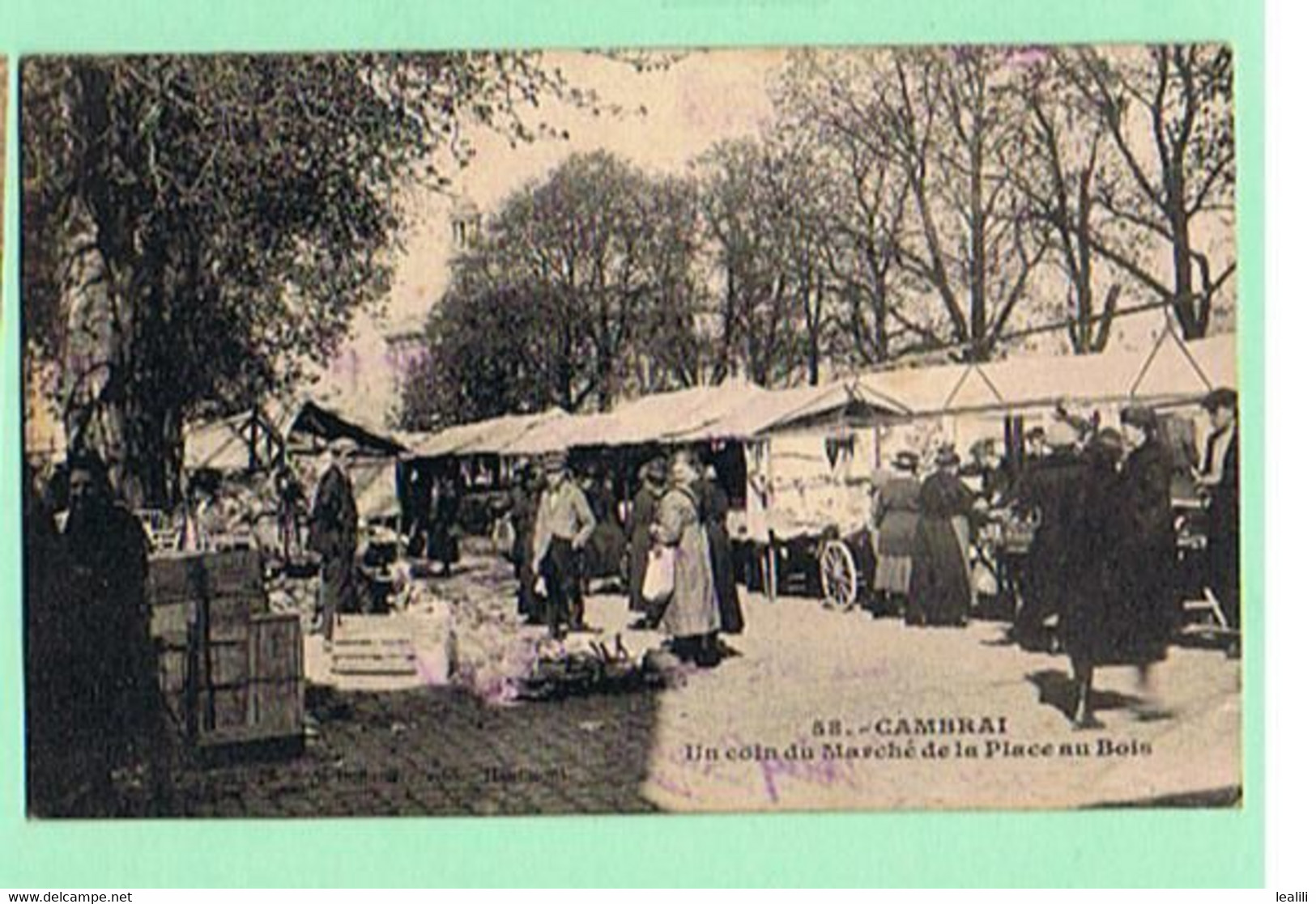 BELLE CARTE DE CAMBRAI * UN COIN DU MARCHE DE LA PLACE AU BOIS * - Cambrai