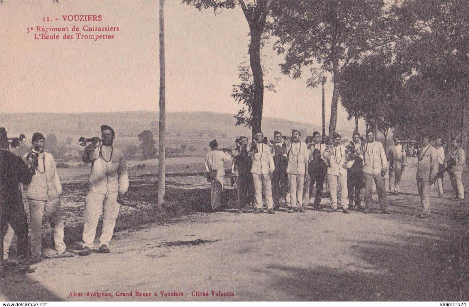 - 08 - VOUZIERS : 3 ème Régiment De Cuirassiers , L'Ecole Des Trompettes , 2 Cartes - Vouziers