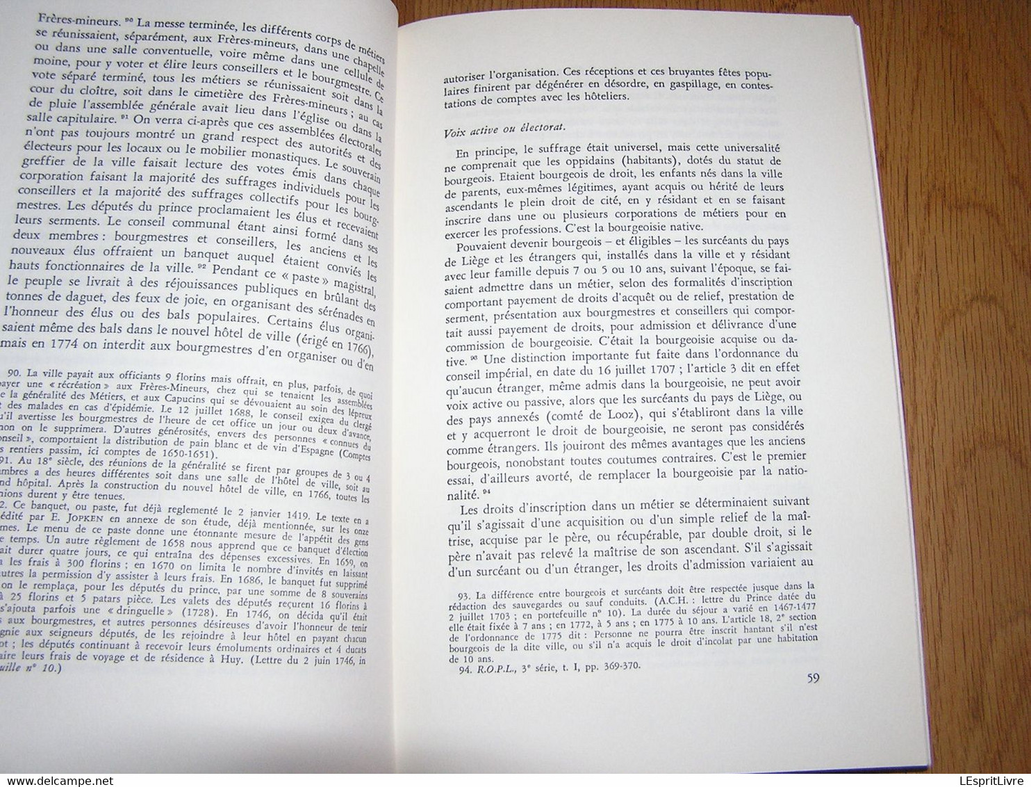 ARCHIVES ET INSTITUTIONS HUTOISES DE L'ANCIEN REGIME Régionalisme Huy Vallée Mosane Meuse Histoire Moyen Age Commune