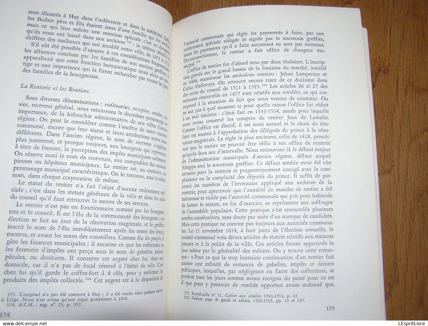 ARCHIVES ET INSTITUTIONS HUTOISES DE L'ANCIEN REGIME Régionalisme Huy Vallée Mosane Meuse Histoire Moyen Age Commune