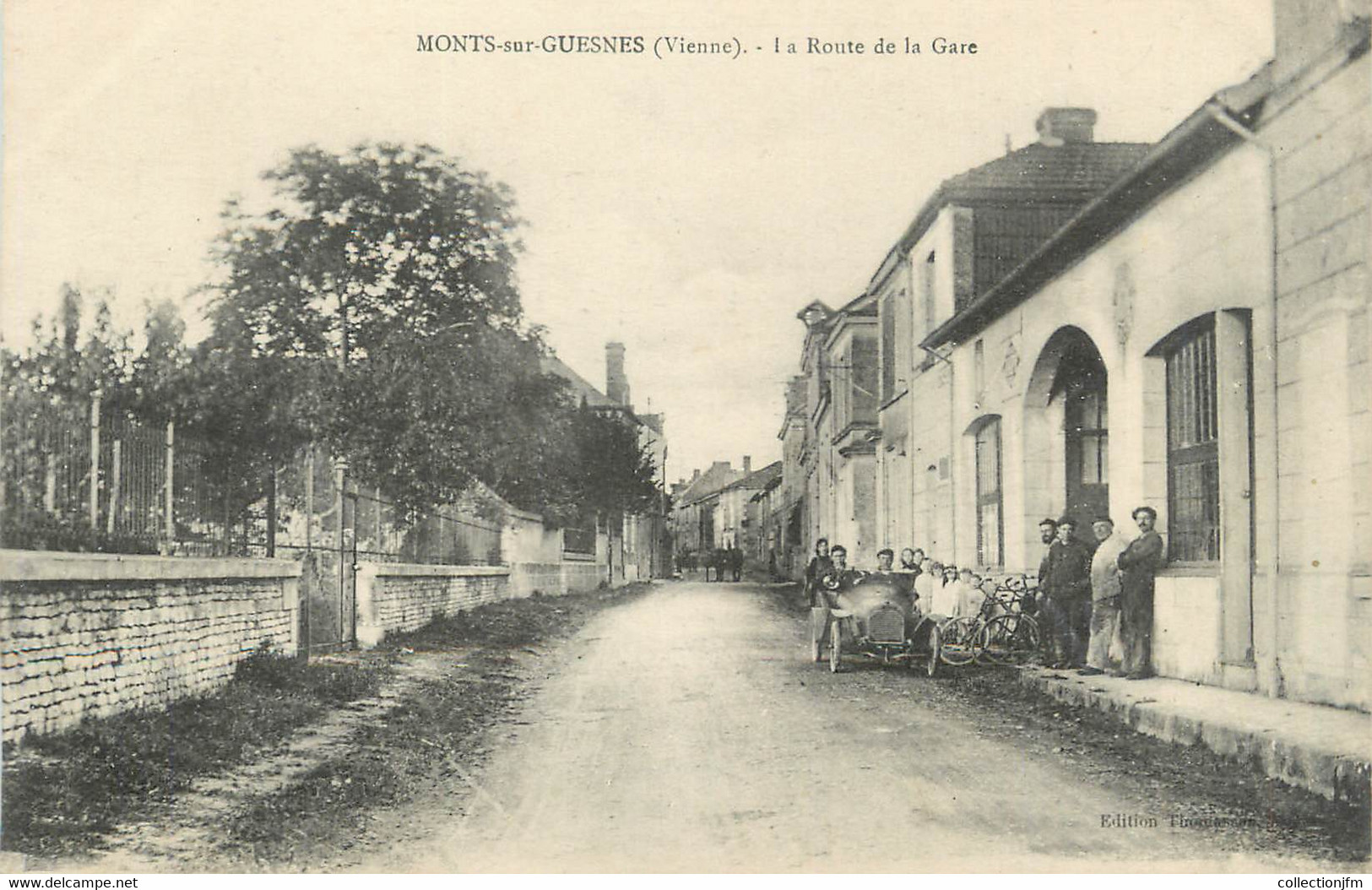 . CPA FRANCE 86 " Monts Sur Guesnes, Route De La Gare" - Monts Sur Guesnes