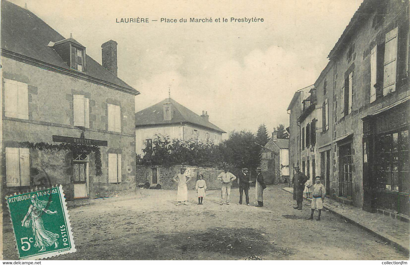 .CPA FRANCE 87 " Laurière, Place Du Marché Et Le Presbytère" - Lauriere
