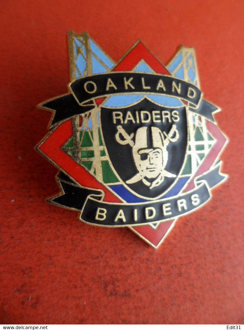 Grand Pins Pin's émail EGF OAKLAND - Raiders Baiders - Baseball - Signé Limited Edition 5000 Ex.  NFLP 1990 Peter David - Béisbol