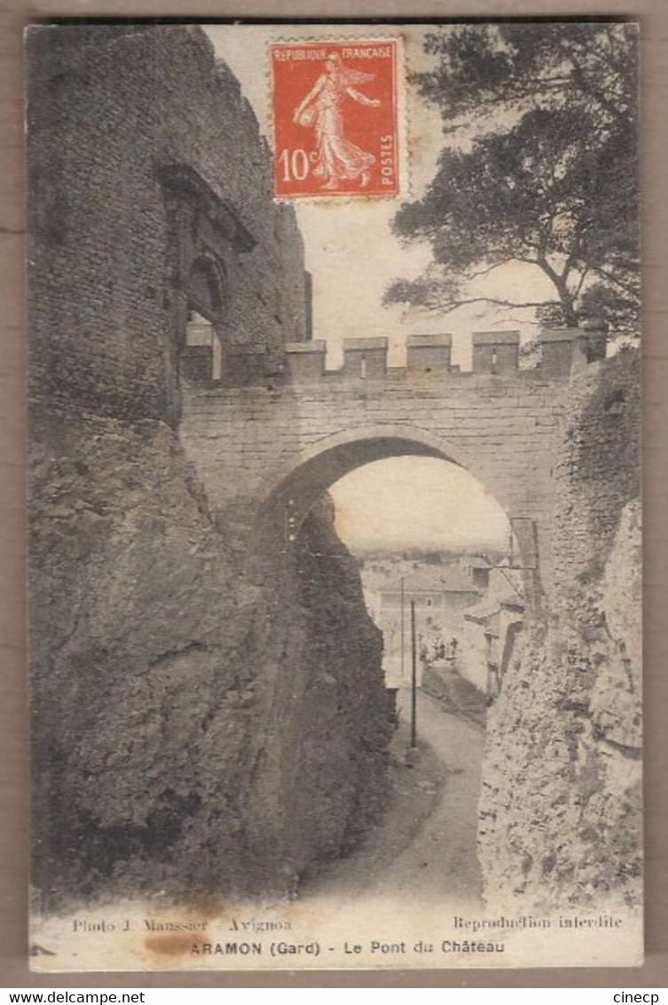 CPA 30 - ARAMON - Le Pont Du Château - TB PLAN EDIFICE Et Route En Dessous + Vue Village Derrière - Aramon