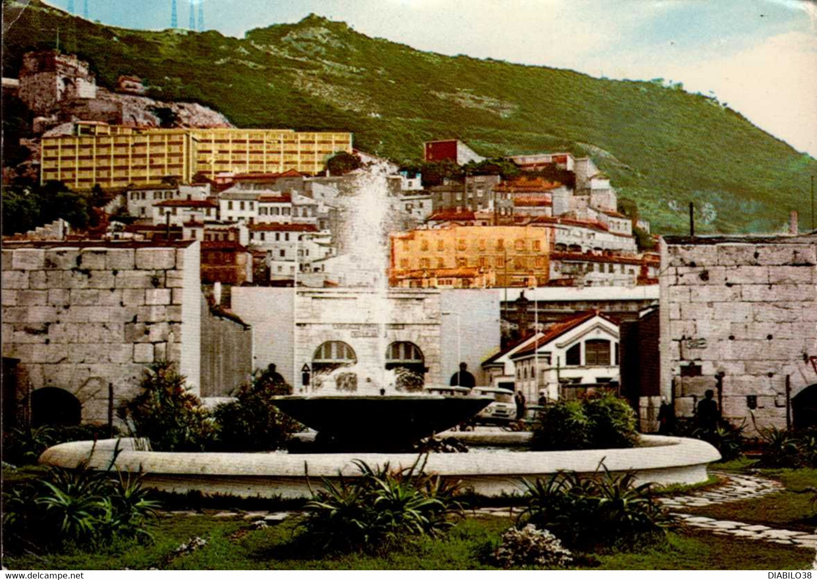 GIBRALTAR  _ NORTH VIEW OF TOWN AND OLD CITY GATES - Gibilterra