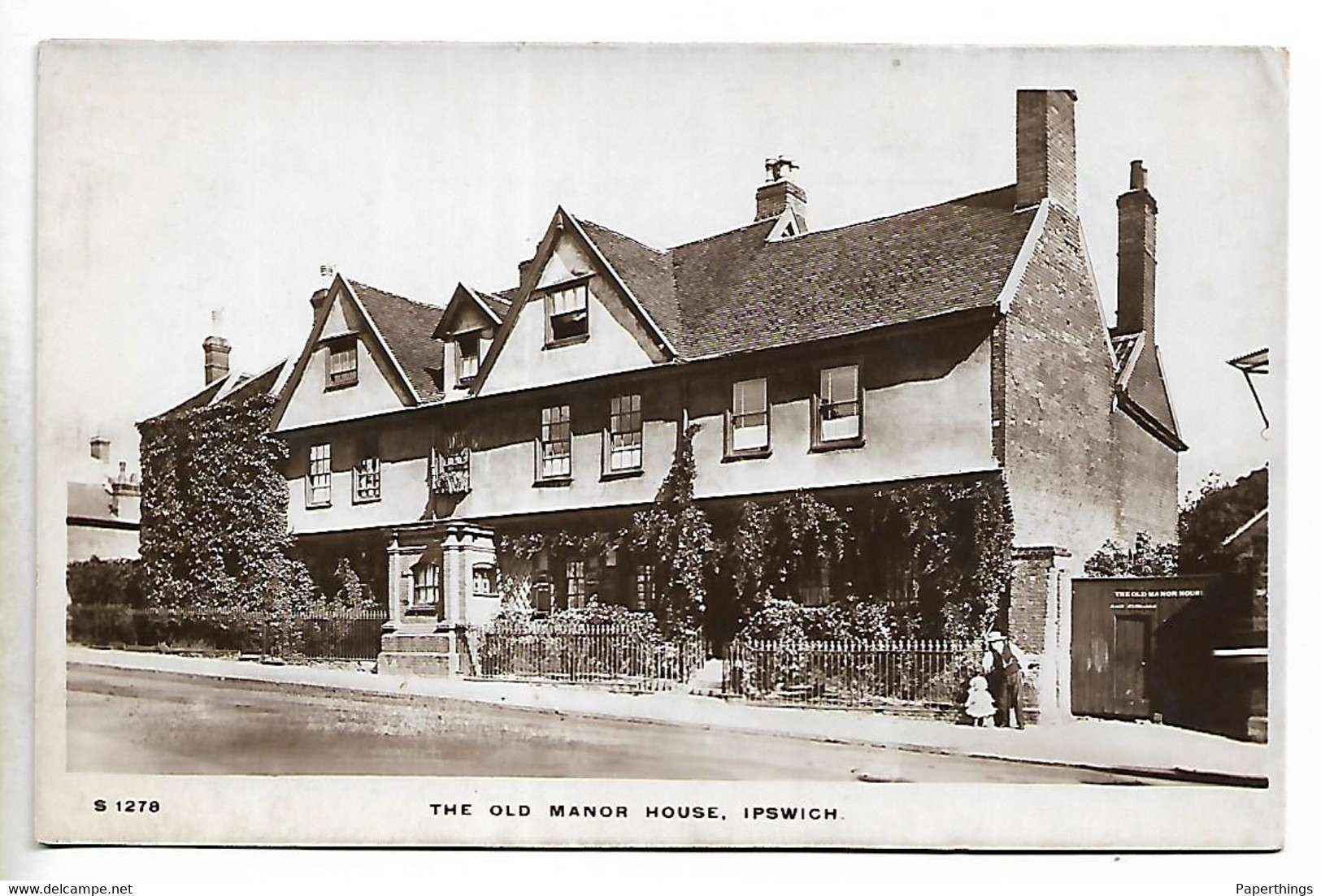 Real Photo Postcard, Ipswich, The Old Manor House, Street, Road, House, People. - Ipswich