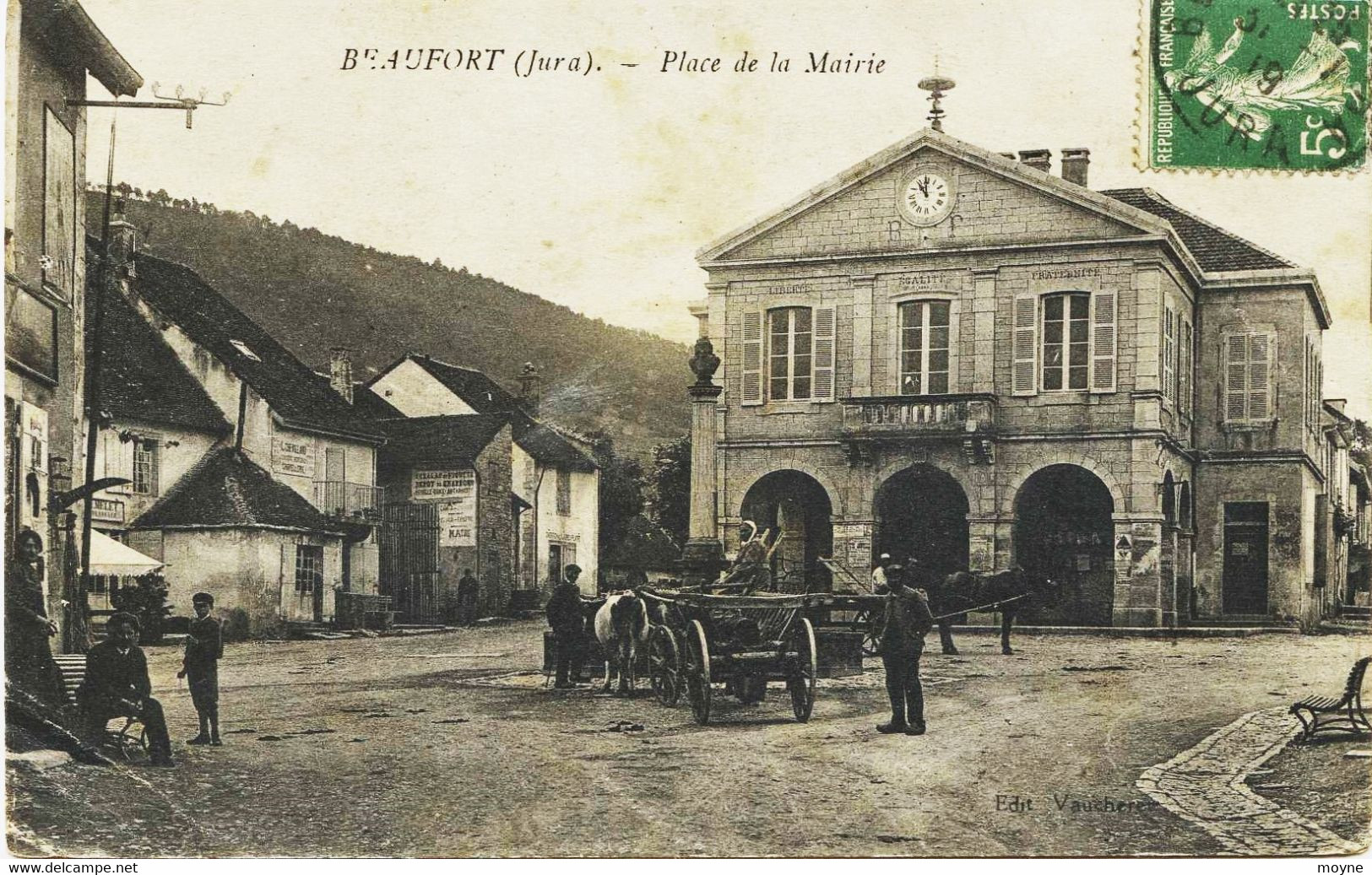 6618  -  Jura -  BEAUFORT : Place De La Mairie , Attelage     Circulée En 1919 - Beaufort