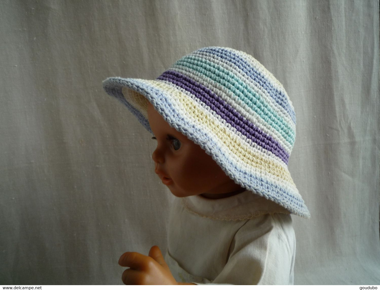 Chapeau enfant coton crochet couleurs pastel.
