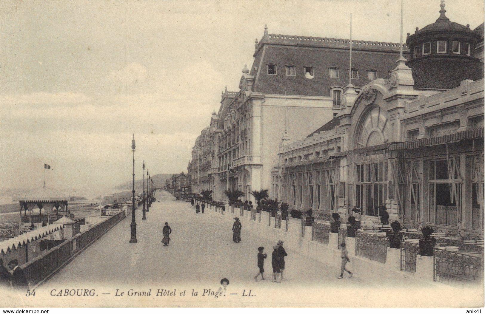 14 CABOURG - Le Grand Hôtel Et La Plage - Cabourg