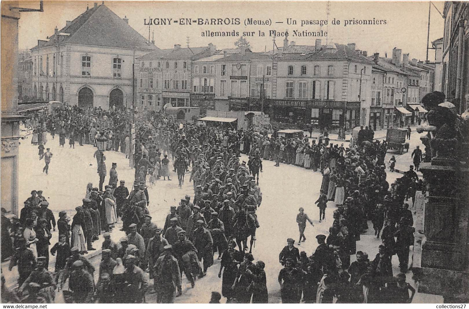 55-LIGNY-EN-BARROIS- UN PASSAGE DE PRISONNIES ALLEMANDS SUR LA PLACE NATIONALE - Ligny En Barrois