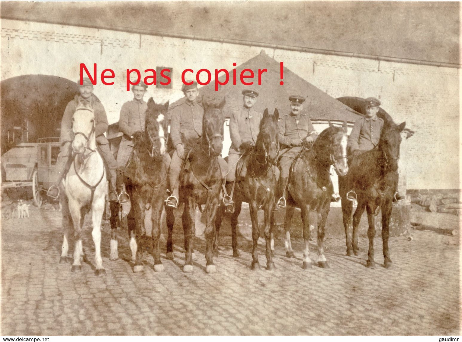 PHOTO ALLEMANDE - OFFICIERS A CHEVAL A LECLUSE PRES DE ARLEUX - DOUAI NORD - GUERRE 1914 1918 - 1914-18