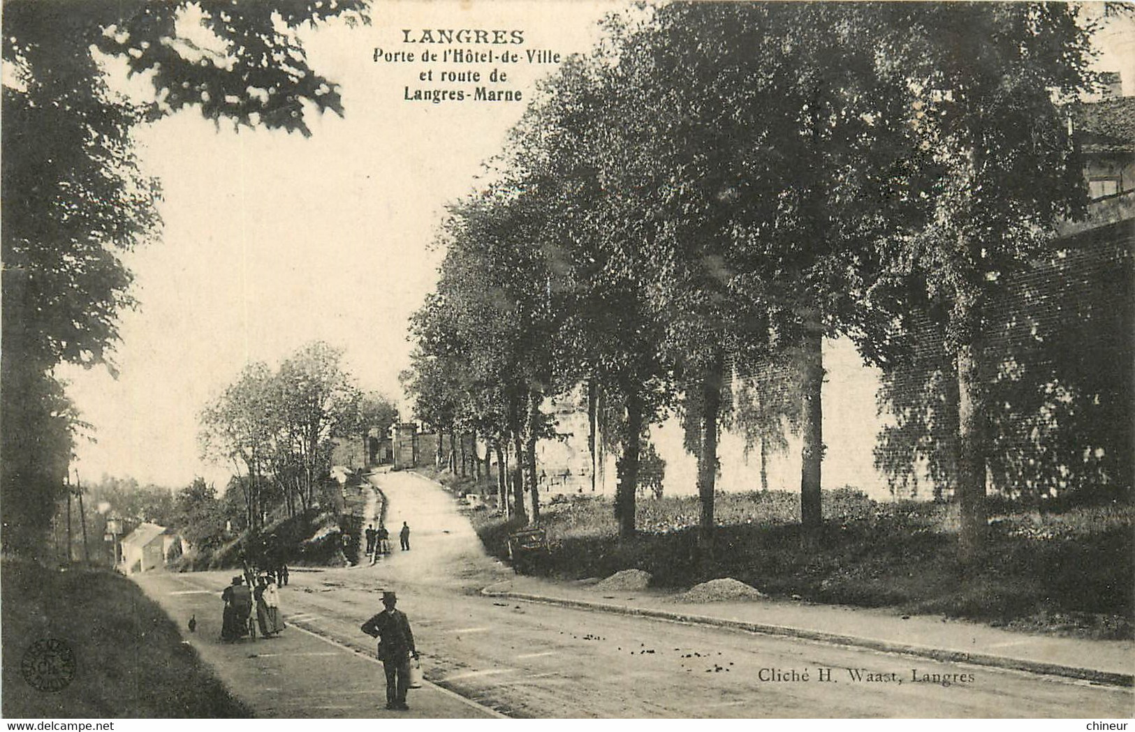 LANGRES PORTE DE L'HOTEL DE VILLE ET ROUTE DE LANGRES MARNE - Langres