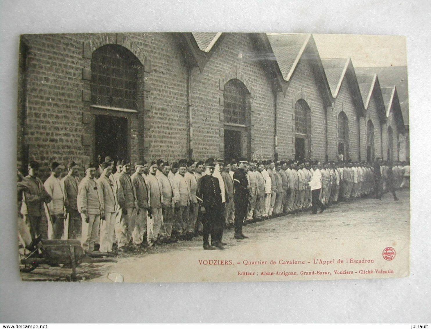 MILITARIA - VOUZIERS - Quartier De Cavalerie - L'appel De L'escadron (très Animée) - Caserme