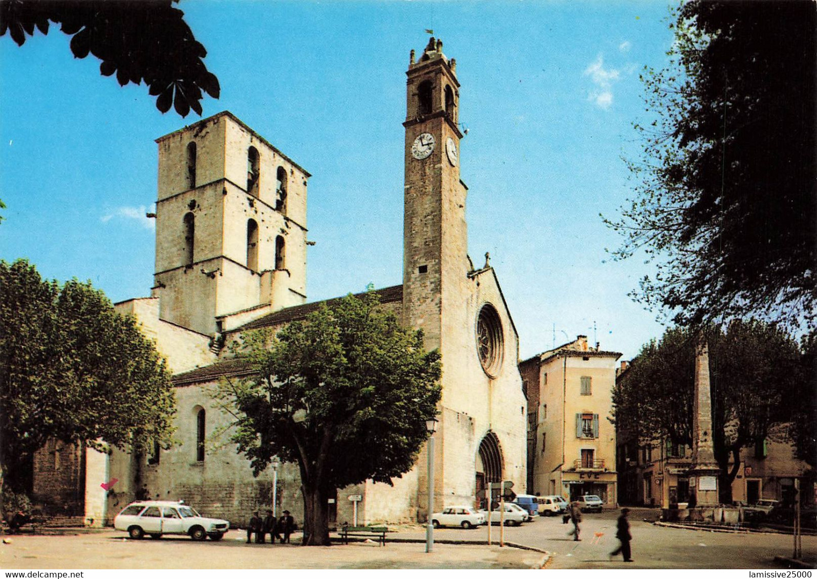 04 Forcalquier La Cathédrale Voiture Automobile - Forcalquier