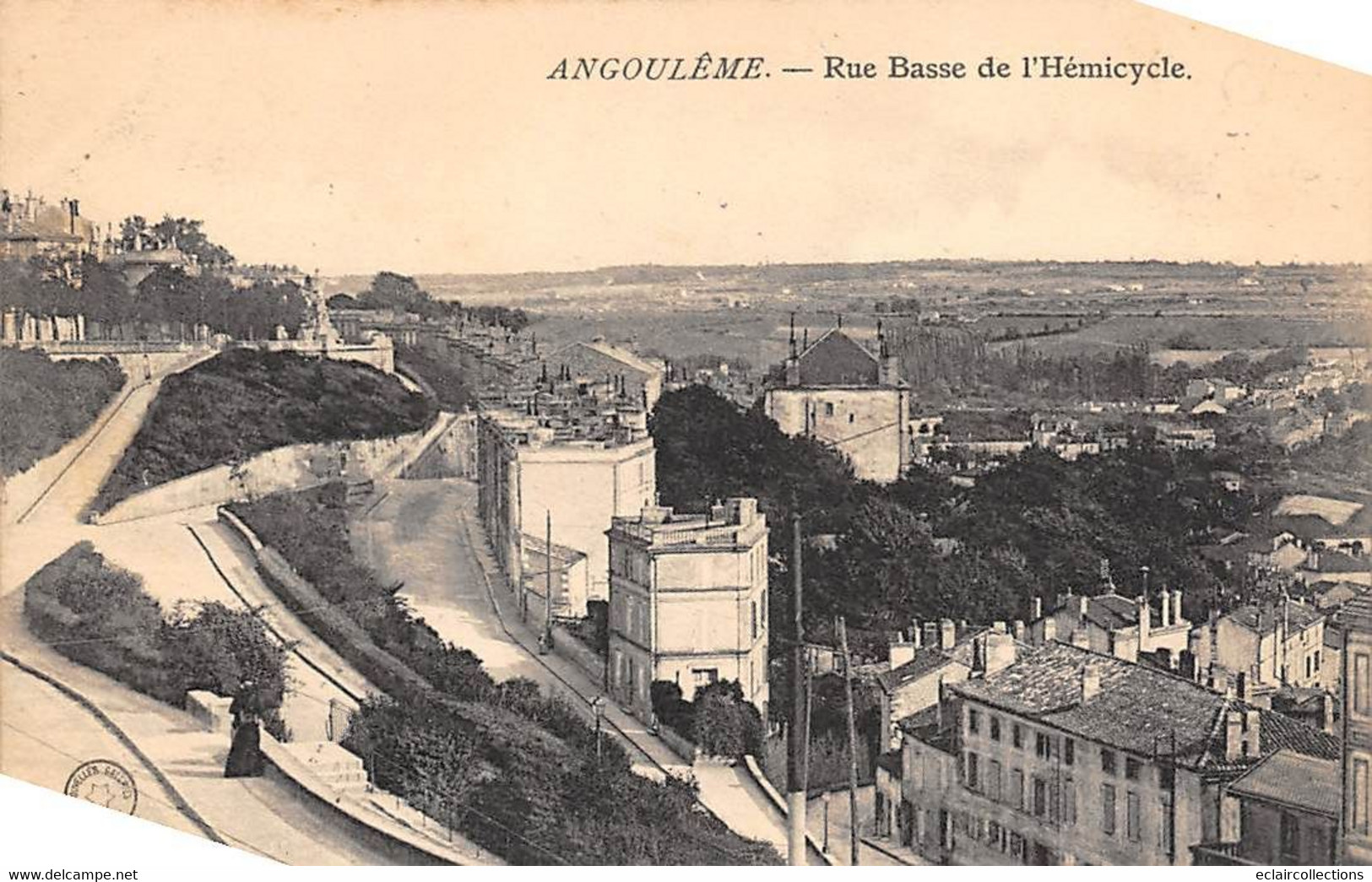 Angoulême         16       Rue Basse De L'Hémicycle     (voir Scan) - Angouleme