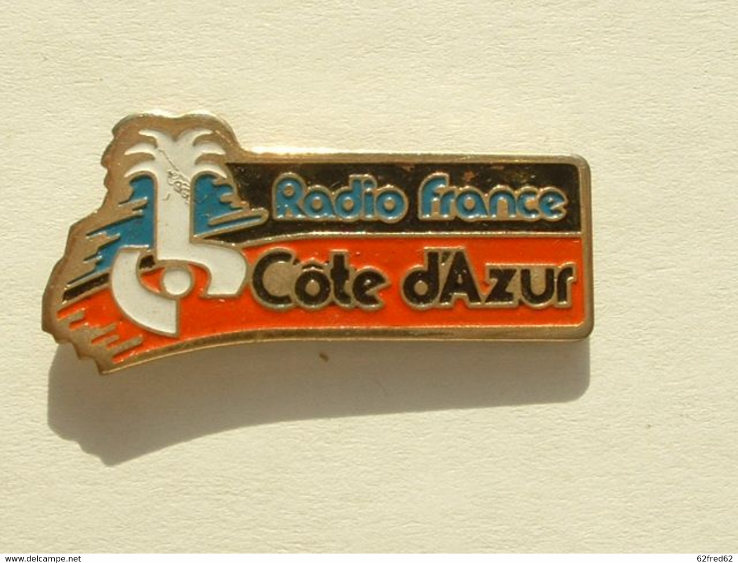 PIN'S RADIO FRANCE COTE D'AZUR - Médias