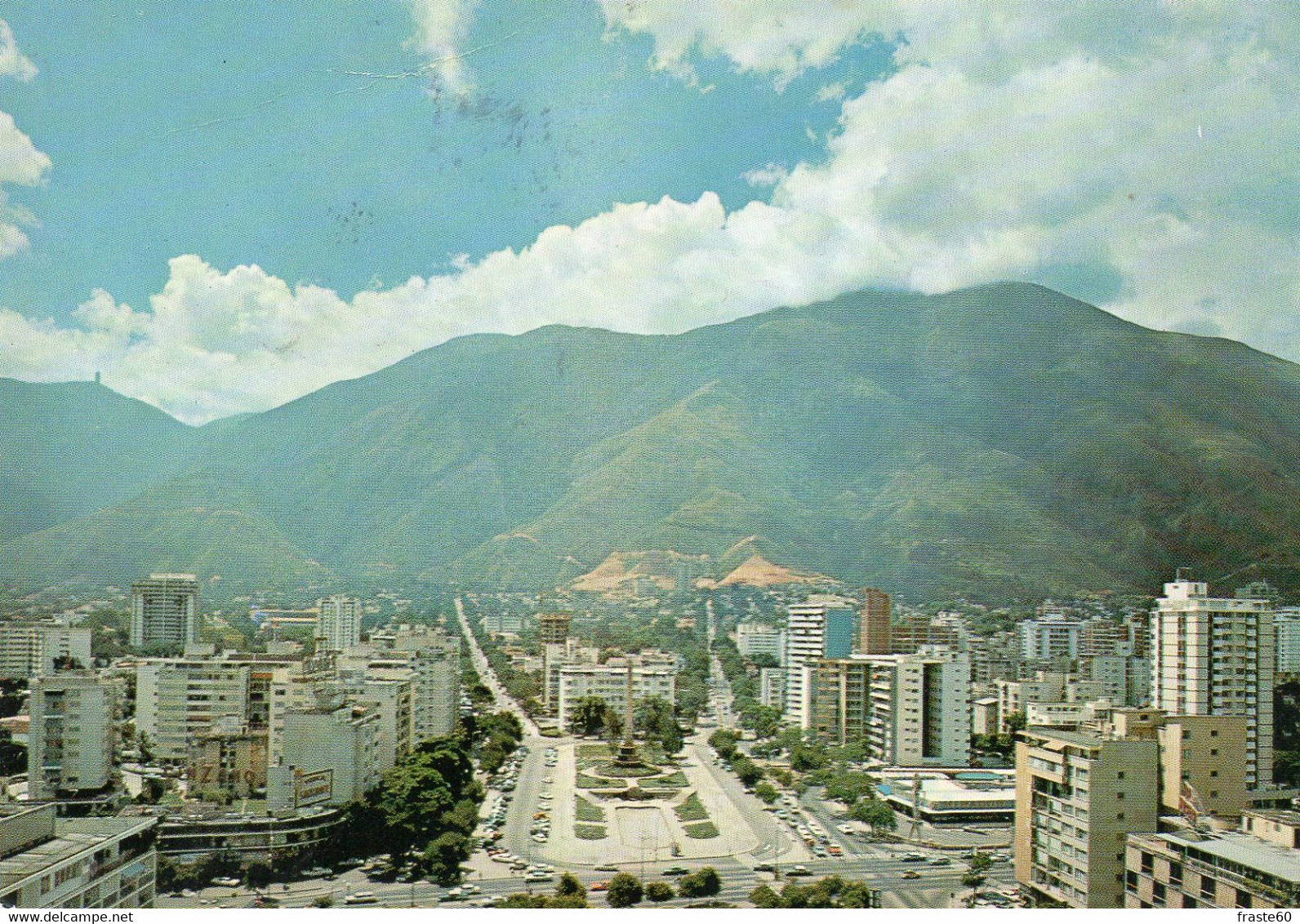 ~~ Caracas - Plaza Altamira Y Sierra Del Avila - Venezuela