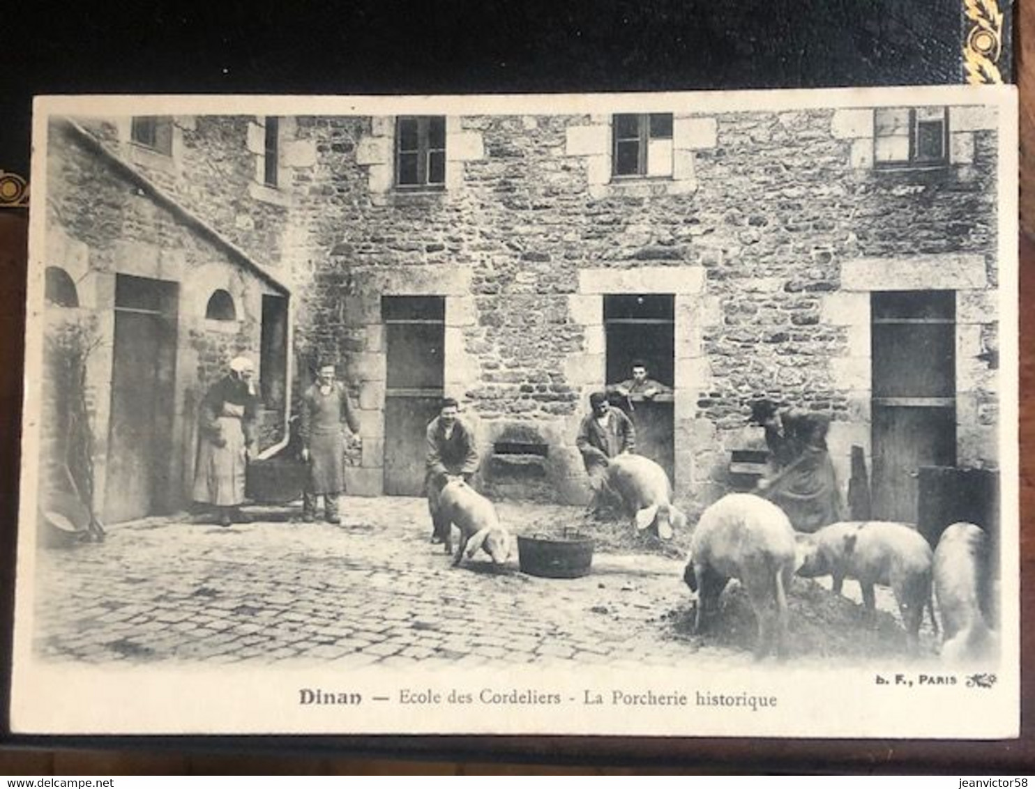 Ecole Des Cordeliers à Dinan La Porcherie Historique - Dinan